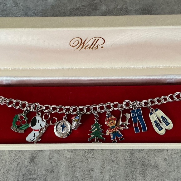 Wells Jewelry - Wells Vintage 1970’s Sterling Silver Double Link Charm Bracelet With 10 Charms